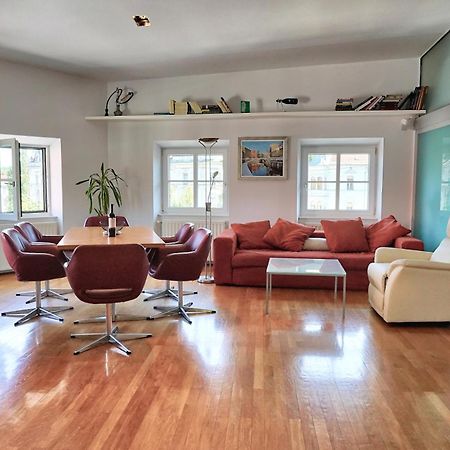Poet Apartment Любляна Екстериор снимка