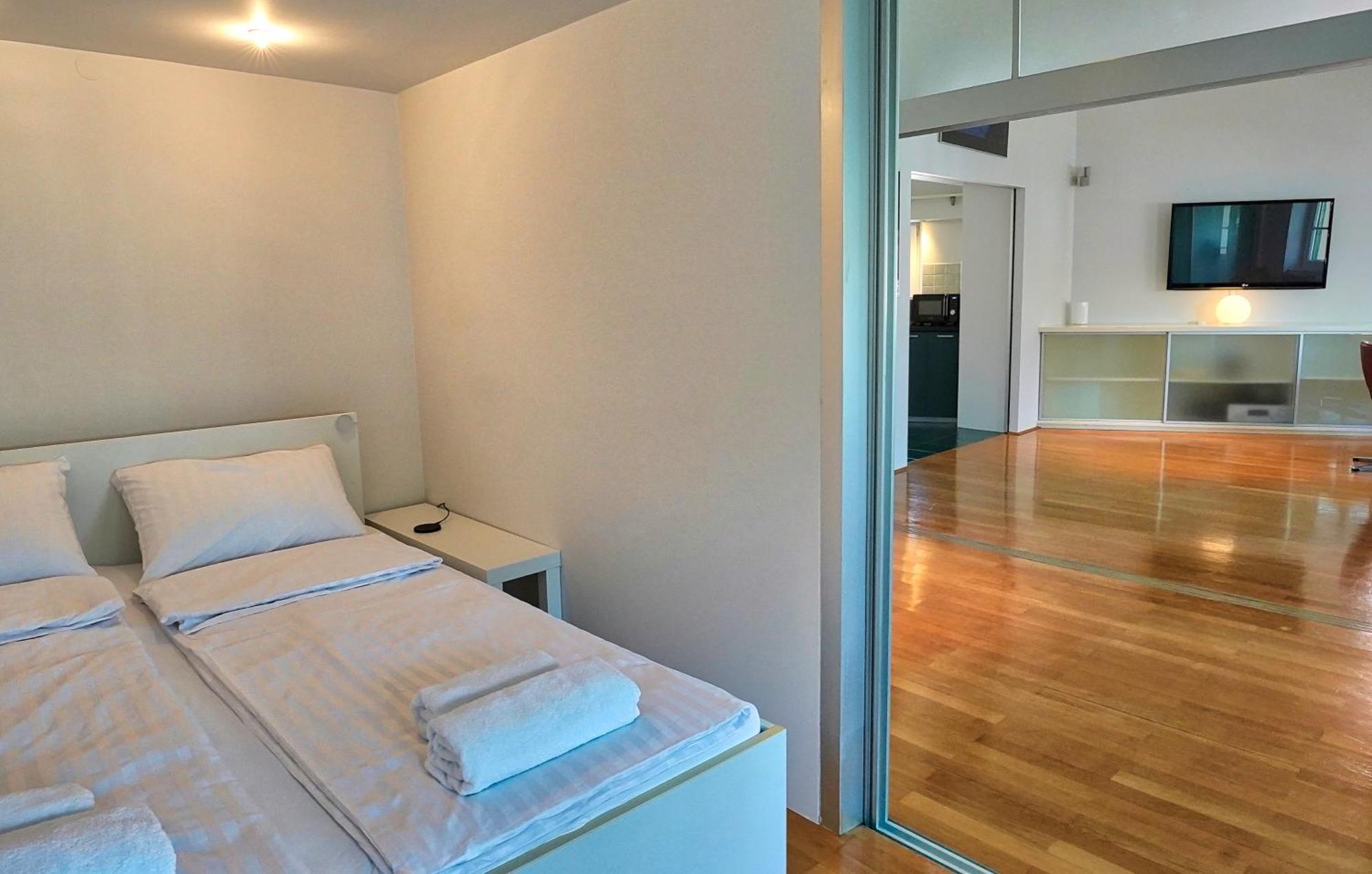 Poet Apartment Любляна Екстериор снимка