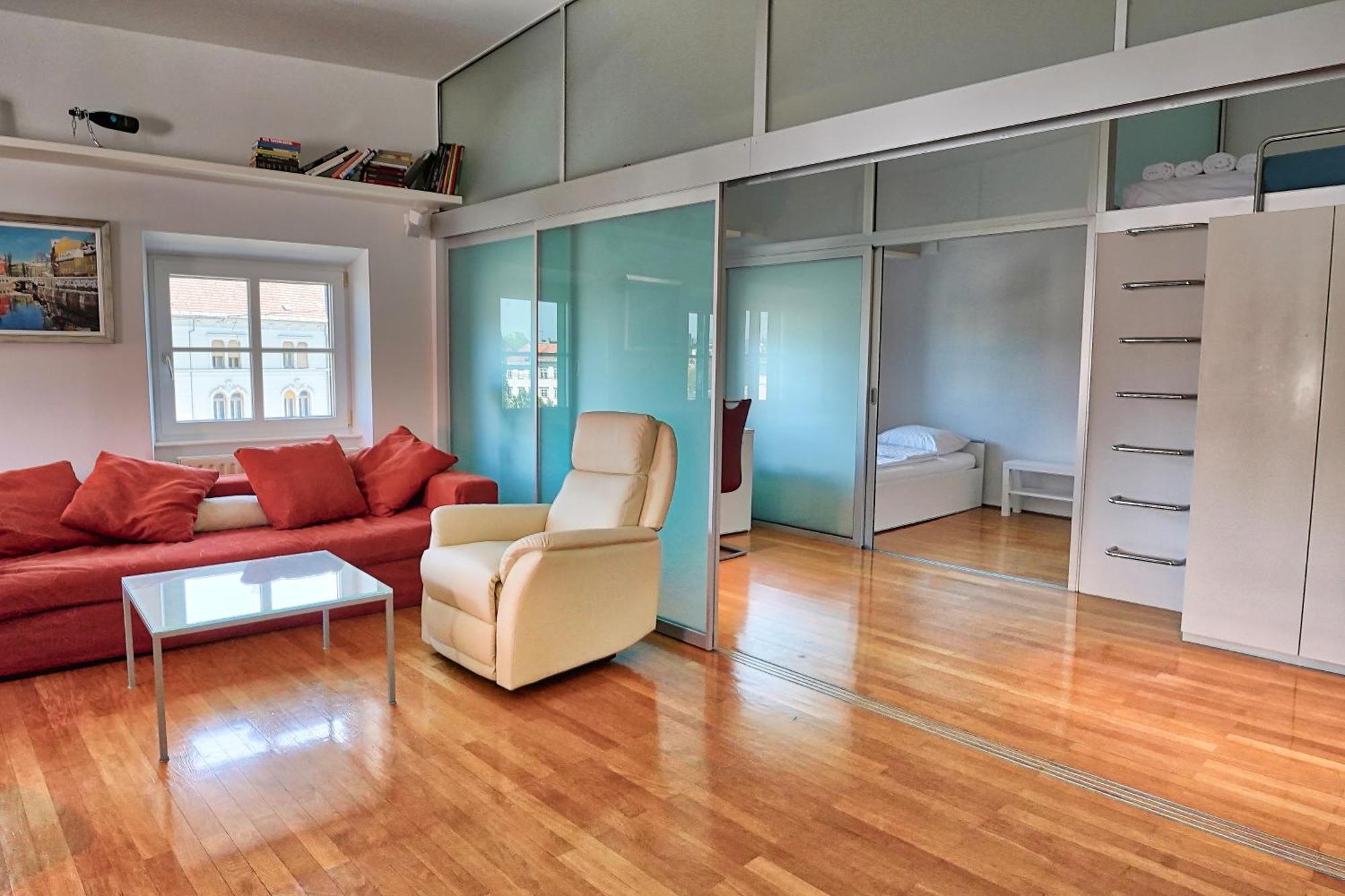 Poet Apartment Любляна Екстериор снимка